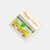 ハッピーイースターのヒナで卵の黄色の緑のオレンジ スタンダードカクテルナプキン (角)