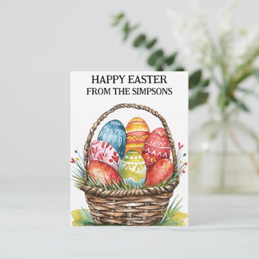 ハッピーイースターの水色色彩の鮮やか卵バスケット家族 ポストカード (スタンド正面)