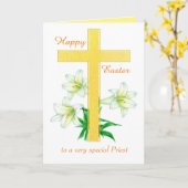 ハッピーイースターの祭司十字白ゆり花 カード (黄色い花)
