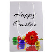ハッピーイースターエッグカラフルとガーベラ ミディアムペーパーバッグ (正面)