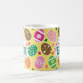 ハッピーイースターカラフルイースターエッグパターンイエロー コーヒーマグカップ (中央)