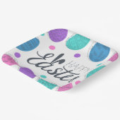 ハッピーイースターカラフルモダンエッグタイポグラフィ ペーパープレート (傾斜あり)