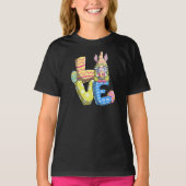 ハッピーイースターデイかわいい格言ラブイースターエッグバニー Tシャツ (正面)