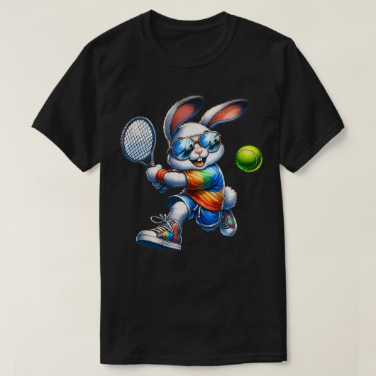 ハッピーイースターバニーテニス選手ラバースポーツラビ Tシャツ (デザイン正面)