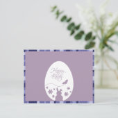 ハッピーイースターモダンエッグパステルパープルホリデーポスト シーズンポストカード (スタンド正面)