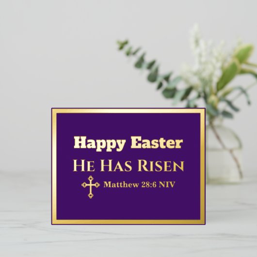ハッピーイースター彼は聖書の節パープルを復活させ王室のた 箔シーズンポストカード (立ち正面)