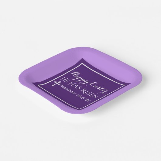 ハッピーイースター彼は聖書の聖句パープルを復活させた ペーパープレート (傾斜あり)