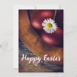 ハッピーイースター!赤いイースターの卵とデイジーの花。 シーズンカード