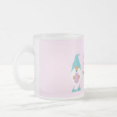 ハッピーイースターGnomieイースターエッグをジャグリング フロストグラスマグカップ (左)