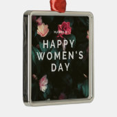 ハッピーウィメンズデイ文字オンフローラ メタルオーナメント (右)