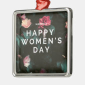 ハッピーウィメンズデイ文字オンフローラ メタルオーナメント (左)
