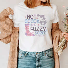 ハッピーウィンターホットココアとファジーソックス Tシャツ