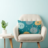 ハッピーエイリアン顔ティール（緑がかった色） ランバークッション (椅子)