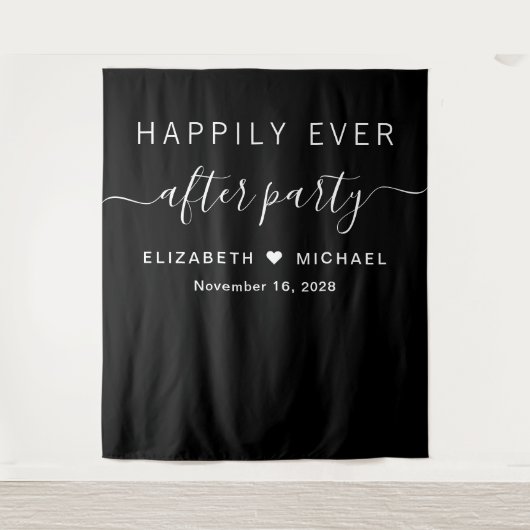 ハッピーエバーアフターパーティー フォトブース ブラック タペストリー (正面)