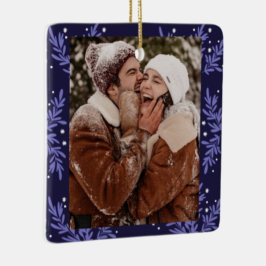 ハッピーカップルカスタムネイビーブルークリスマス セラミックオーナメント (右)