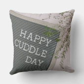 ハッピーカドルの日（暖かいハグと愛情のあるスナグルズ） クッション (裏面)