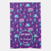 ハッピーキャンパパーソナライズされたーRVとキャンプ キッチンタオル (縦)