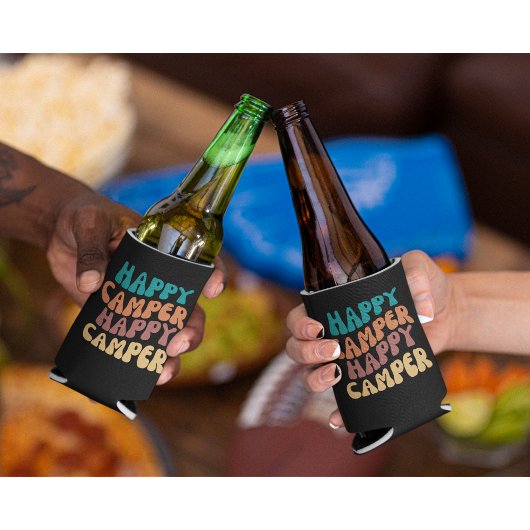 ハッピーキャンパーウェーレトロカラフル文字 缶クーラー