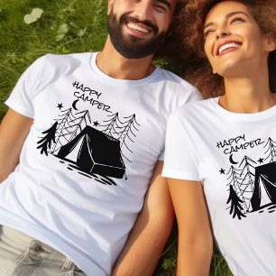 ハッピーキャンパードードルアートキャンピングテントインザウッズ Tシャツ