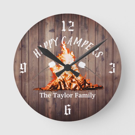 ハッピーキャンパー素朴ズボンファイヤーキャンピングファミリー名 ラウンド壁時計 (正面)