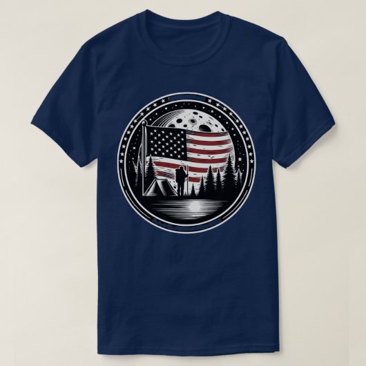 ハッピーキャンパーRVキャンピングアメリカ国旗の満月の私 Tシャツ (デザイン正面)