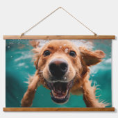 ハッピーゴールデンレトリバー水中スイミング 吊り下げ型タペストリー (正面)