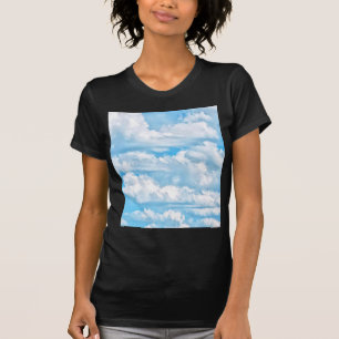 ハッピーサニークラウドライトブルースカイバックグラウンド Tシャツ
