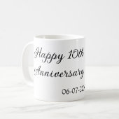 ハッピーシンプル10周年ミニマル結婚の名前 コーヒーマグカップ (正面左)
