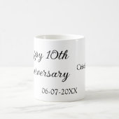 ハッピーシンプル10周年ミニマル結婚の名前 コーヒーマグカップ (中央)