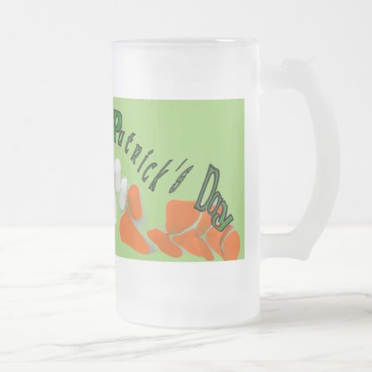 ハッピーセントパトリックのデイマグ フロストグラスビールジョッキ (右)