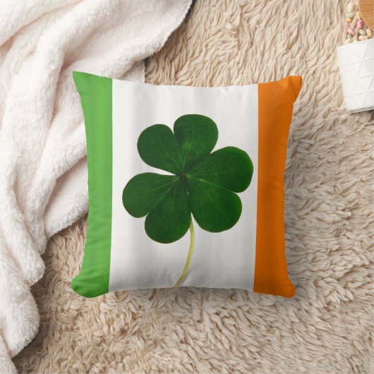 ハッピーセントパトリックの日アイルランド国旗シャムロッククローバー クッション (ブランケット)