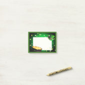 ハッピーセントパトリックの日ポットの金ゴールドグリーンラック ポストイット (デスク上)