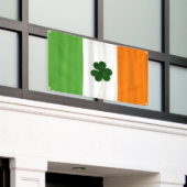 ハッピーセントパトリック・デイアイリッシュフラグシャムロックバナー 横断幕 (ビルの外側)