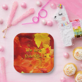 ハッピータンクスギビング レッド オートムリーブス ペーパープレート (パーティー)