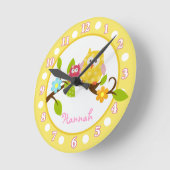 ハッピーツリーオウルズイエローアンドピンク子供部屋時計 ラウンド壁時計 (傾斜)