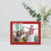 ハッピーディワリ美しいファミリーフォトレッドホリデー ポストカード (スタンド正面)