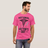 ハッピーナショナルドクターの日の変なシャツ Tシャツ (正面フル)