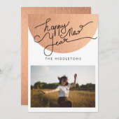 ハッピーニューイヤータイポグラフィピンクモダンフォト シーズンカード (正面/裏面)