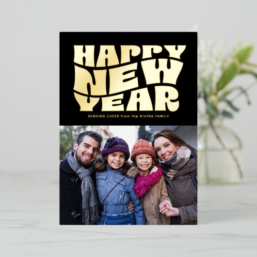 ハッピーニューイヤーファンキーおもしろいレトロ黒金ゴールド写真 箔シーズンカード (立ち正面)