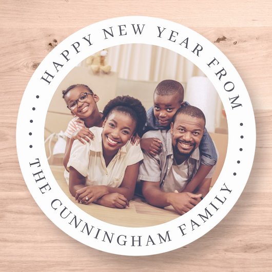 ハッピーニューイヤーモダンシンプルシックファミリーフォト ラウンドシール