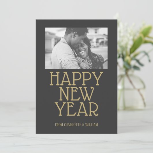 ハッピーニューイヤーモダンタイポグラフィパーソナライズされた シーズンカード (スタンド正面)