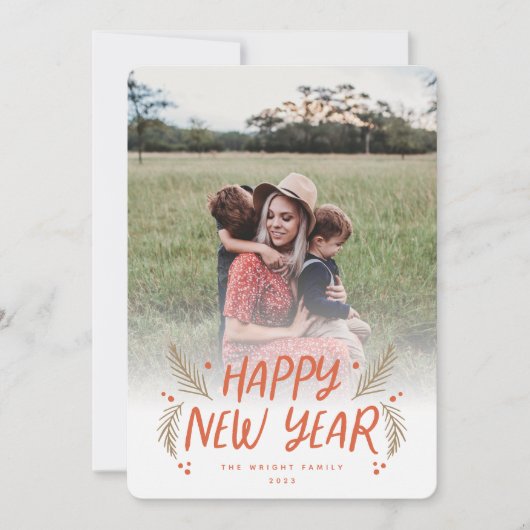 ハッピーニューイヤー手描きパインベリー赤い写真 シーズンカード (正面)