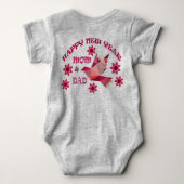 ハッピーニューイヤー母とパパ、ベビーボディスーツ ベビーボディスーツ (裏面)