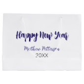 ハッピーニューイヤー紫ブラックの追加の名前の年のシンプル ラージペーパーバッグ (裏面)