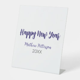 ハッピーニューイヤー紫ブラックの追加の名前の年のシンプル 台座サイン