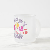 ハッピーニューイヤー2025、パーティーフレンズ家族 フロストグラスマグカップ (正面右)