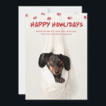 ハッピーハウリデイズ |かわいいペットフォトクリスマス シーズンカード<br><div class="desc">赤いフォントおもしろいに「Happy Howlidays」と書かれているこの可愛い休日のカードは、あなたのペットの犬の写真と赤い手のプリントと後ろのストライプを備えている。皆にスタイリッシュお前と犬からメリークリスマスをお願いする完璧な方法！</div>