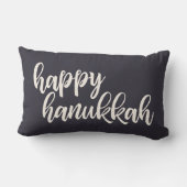 ハッピーハヌカートレンディースクリプトレタリングネイビーブルー ランバークッション (裏面)