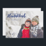 ハッピーハヌカー雪の泡ホリデーフォトカード シーズンカード<br><div class="desc">そしてスタイリッシュかわいいハッピーハヌカー雪の泡の休日のフォトカードは、このホリデーシーズンのすべての友人や家族に最適である。おカスタマイズ客様の家族の名前と年と文字を交換し、お子様、ペット、または家族全体の写真の写真を交換。</div>