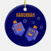 ハッピーハヌカー。(ユダヤ教)メノラーとドレイデス セラミックオーナメント (裏面)